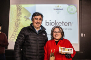 Apicultores del maule visitan la uach para conocer innovaciones biotecnológicas en mieles